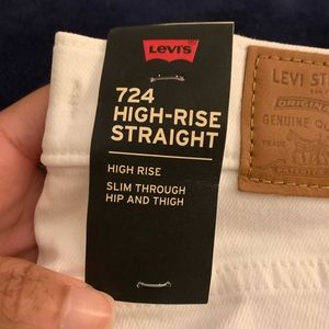 724 White Levi’s Jeans